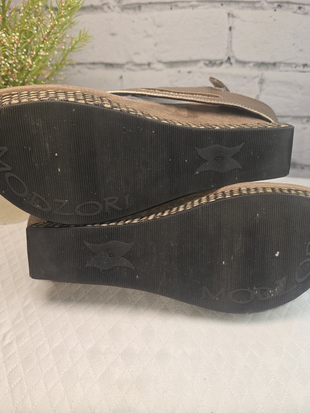 MODZORI WOMENS ZOEY 5 FLIPS REVERSABLE GOLD PEWTER THONG SANDAL WEDGE 9 - Picture 11 of 14